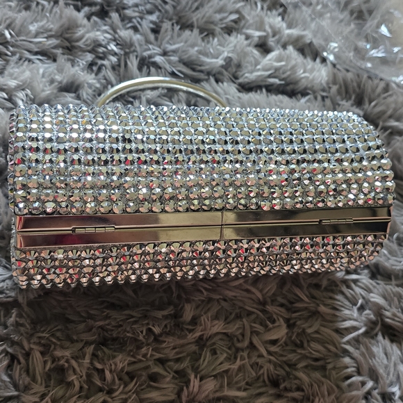 Silver Clutch With Chain Shoulder Strap Embelished Sparkle New With Tags - Picture 3 of 4